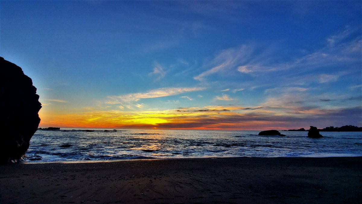 BestNatureVids's tweet image. Beautiful Southern Oregon Coast Sunset...

Click link below to view my newest relaxation video "Let's walk and explore the beach"
youtu.be/2RYwUQhMRac 
#relaxwithnature #bestnaturevids