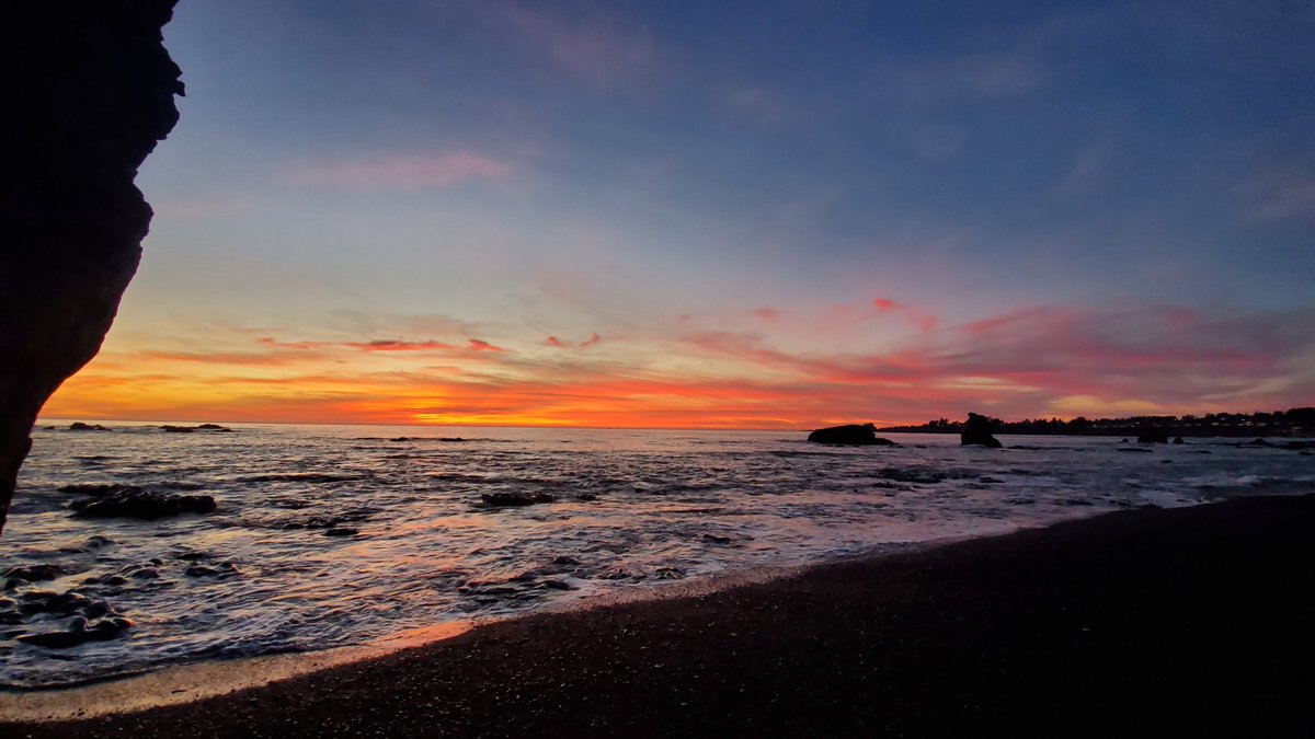 BestNatureVids's tweet image. Beautiful Southern Oregon Coast Sunset...

Click link below to view my newest relaxation video "Let's walk and explore the beach"
youtu.be/2RYwUQhMRac 
#relaxwithnature #bestnaturevids