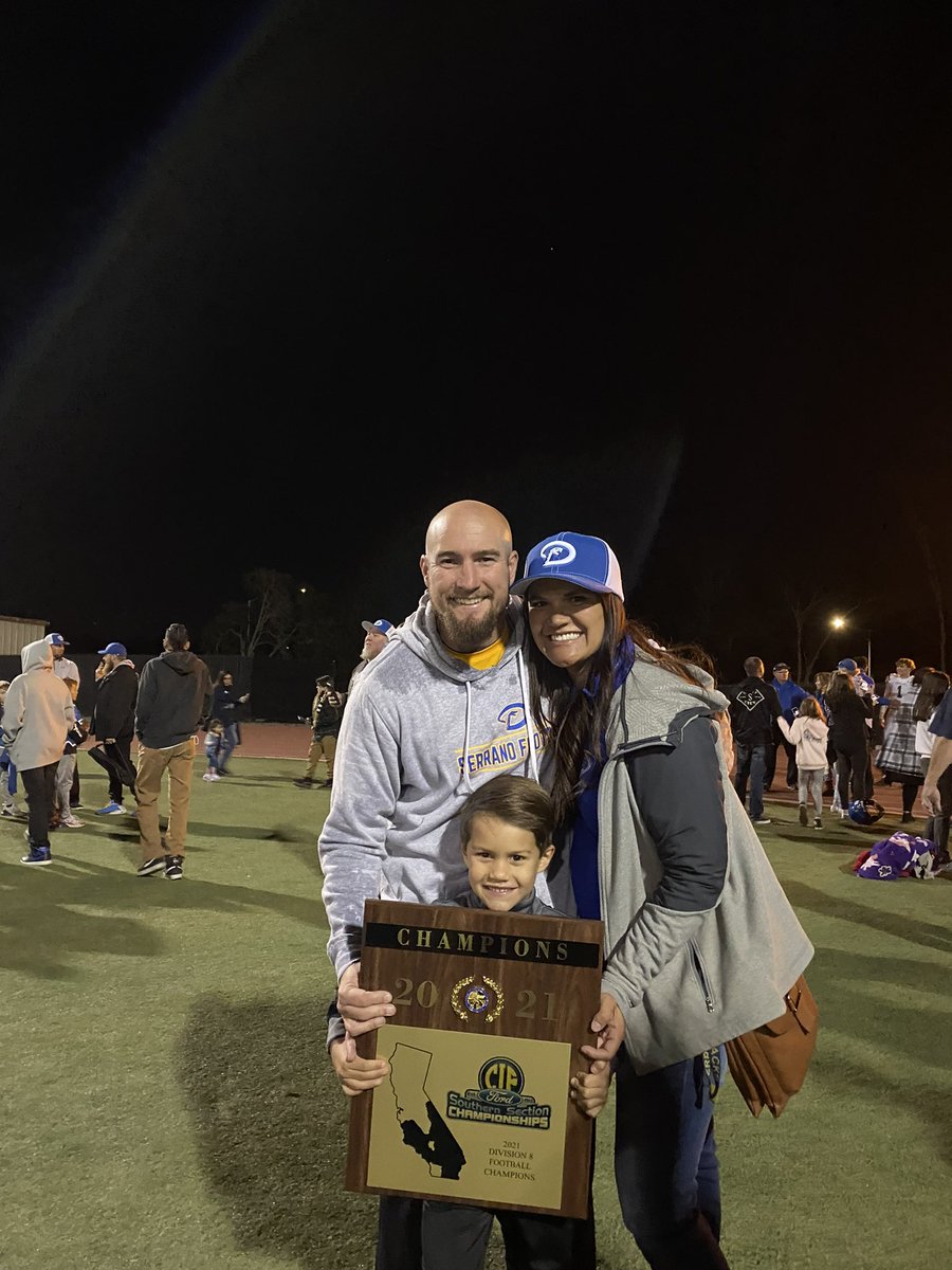 CMaholchic's tweet photo. CHAMPS SNAKE NATION💙💛💙💛🐍🐍🐍!!! For the ghosts on the wall!!!👻👻 https://t.co/FLiCrIIhwX