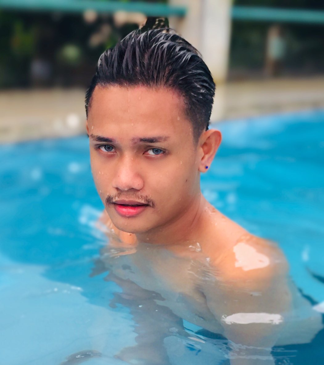 Mistressenvy_'s tweet photo. tara swimming as a friend?🤷🏻‍♀️😊#Swimming #asafriend #gustomo https://t.co/4grXqx9AJW