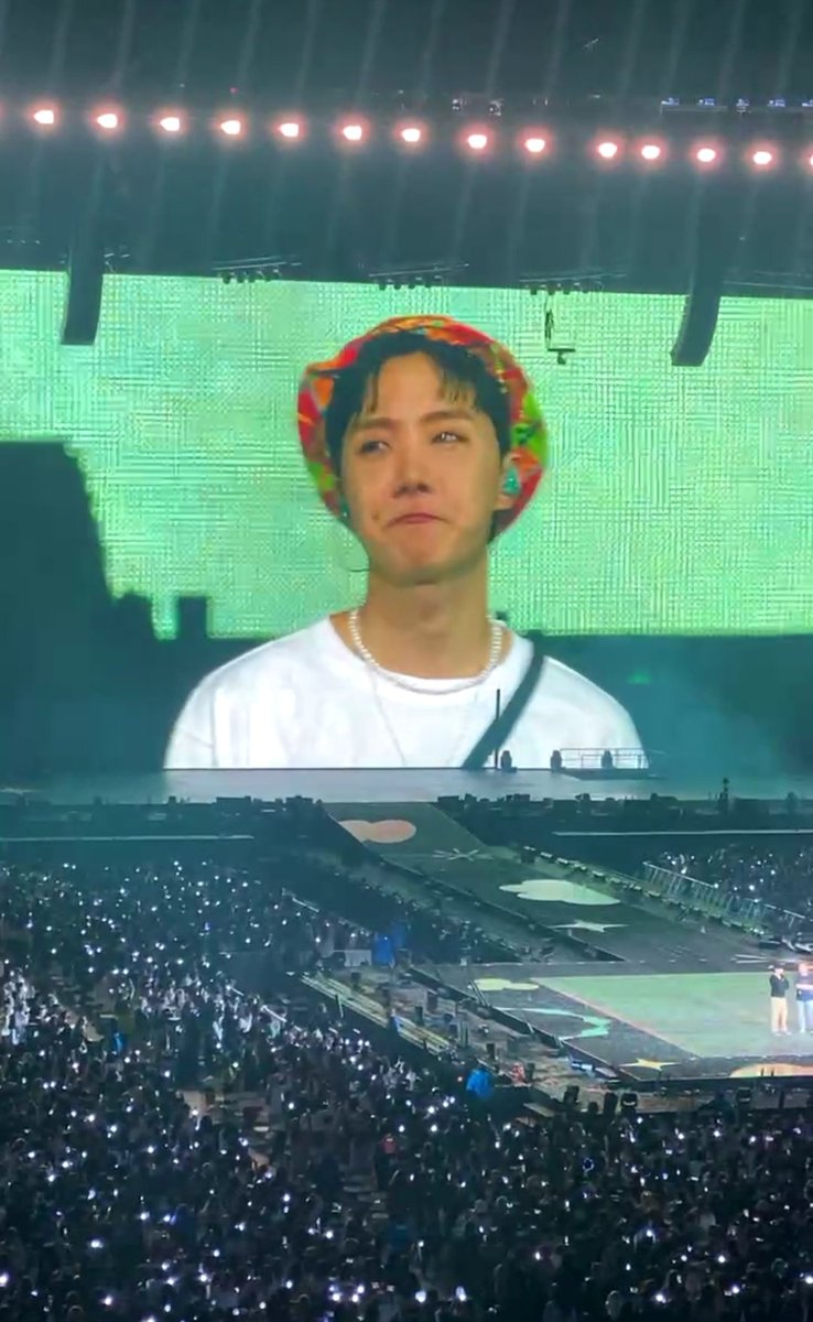 kooritys's tweet photo. cuando fue el turno de Hobi me rompí a llorar les juro
#BTSSoFiStadium #PTD_ON_STAGE #PTD_ON_STAGE_LA https://t.co/qpIZ0CjPiL