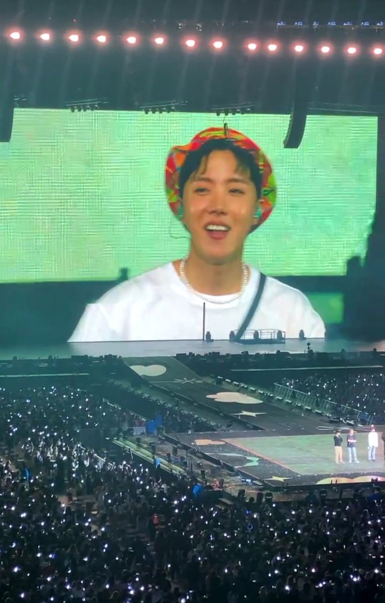 kooritys's tweet photo. cuando fue el turno de Hobi me rompí a llorar les juro
#BTSSoFiStadium #PTD_ON_STAGE #PTD_ON_STAGE_LA https://t.co/qpIZ0CjPiL