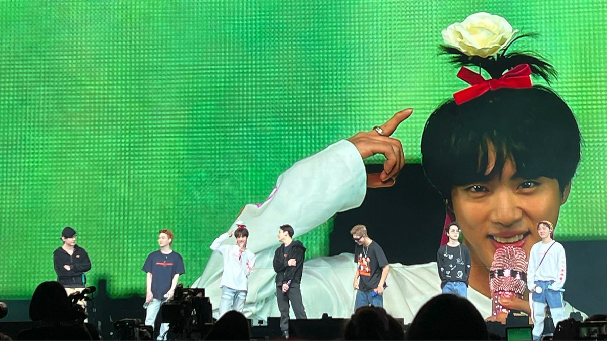 แกว่าเขาน่ารักป่ะ ;-;

#PTD_ON_STAGE_LA