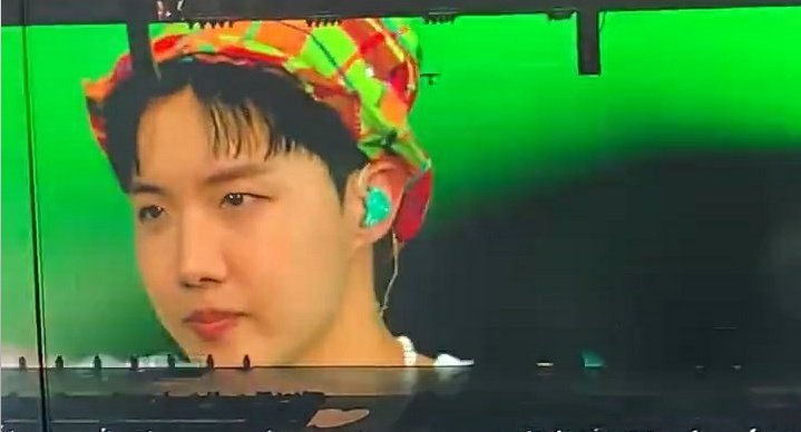 jungookIindo's tweet photo. Ele todo emocionado 😭 https://t.co/cDiOPhaAdt