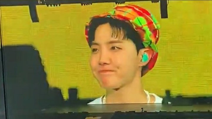 jungookIindo's tweet photo. Ele todo emocionado 😭 https://t.co/cDiOPhaAdt