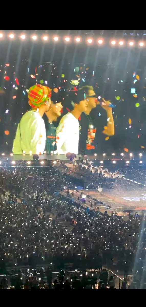 zZzRkive's tweet photo. Los amo tanto, gracias por existir y hacer feliz mi vida <3♡
#PTD_ON_STAGE_LA #FirstConcertBTS_LA #BTSConcertLA_D1 @BTS_twt https://t.co/hS1Vyj7RoF
