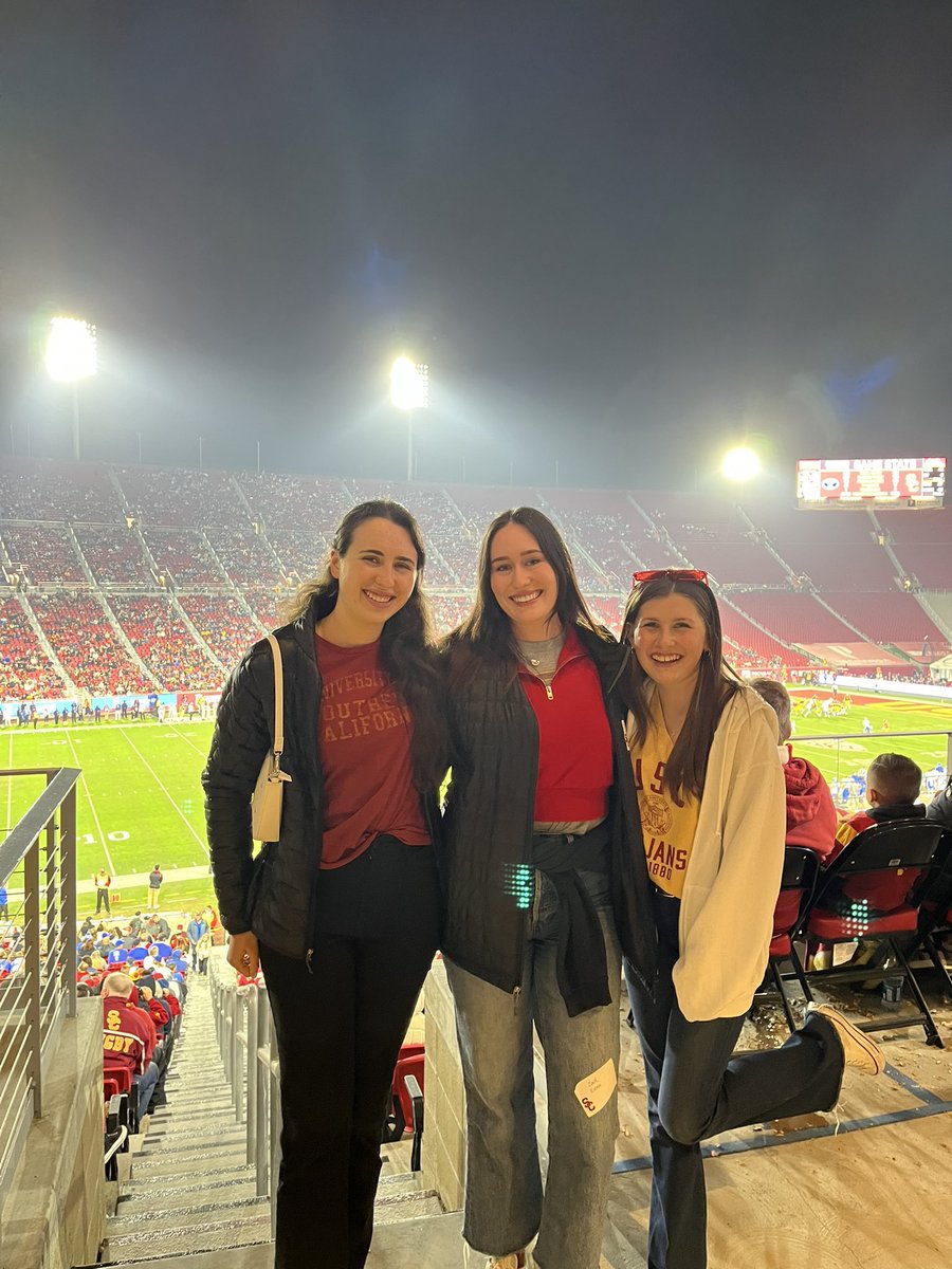 ameliaburstyn's tweet photo. #uscselfie https://t.co/M7lsPeMBiT