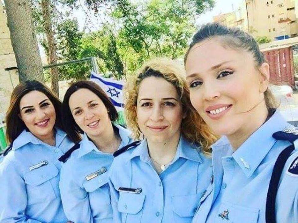 مسلمة ومسيحية ودرزية ويهودية في الشرطة الإسرائيلية.. هذه هي إسرائيل.  …