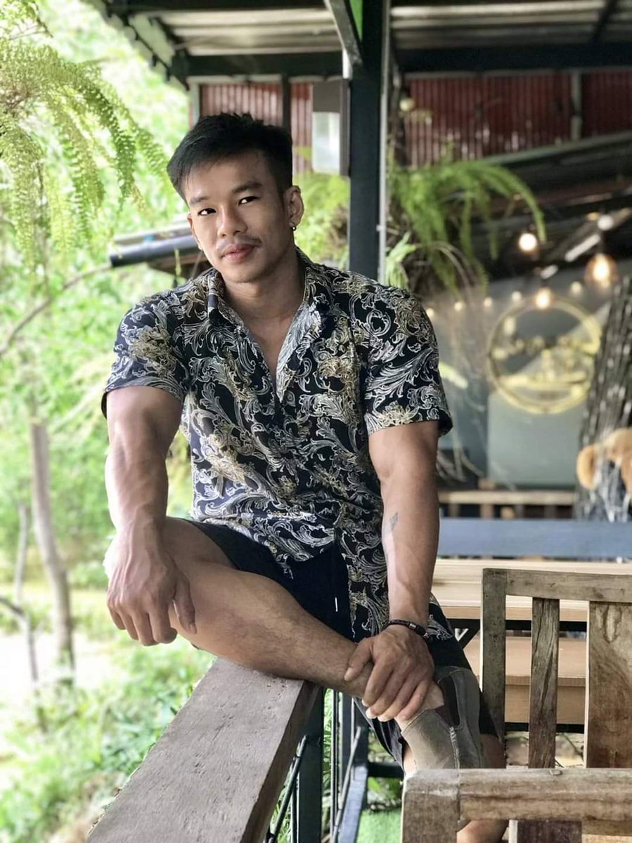 I look like this. Who likes me?
หน้าตาแบบนี้ จะมีใครชอบผมบ้างไหม ?