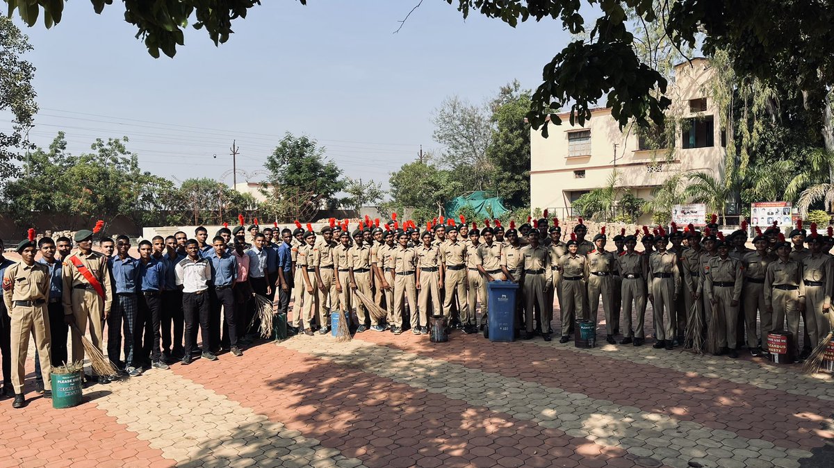 simplyabhie's tweet photo. #NationalCadetCorps
#NHCollegeBramhapuri
Cleanliness Drive was organised today on the occassion of 73rd NCC Raising Day by the cadets of NCC Unit, N H College Bramhapuri affiliated to 20 Mah Bn NCC Nagpur. @orangegp68 @orange20mah @SpokespersonMoD @PRODefNgp @HQ_DG_NCC https://t.co/Vj2xMDv5n3