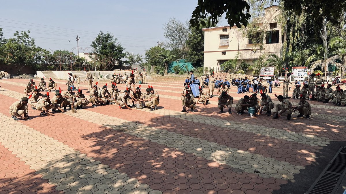 simplyabhie's tweet photo. #NationalCadetCorps
#NHCollegeBramhapuri
Cleanliness Drive was organised today on the occassion of 73rd NCC Raising Day by the cadets of NCC Unit, N H College Bramhapuri affiliated to 20 Mah Bn NCC Nagpur. @orangegp68 @orange20mah @SpokespersonMoD @PRODefNgp @HQ_DG_NCC https://t.co/Vj2xMDv5n3