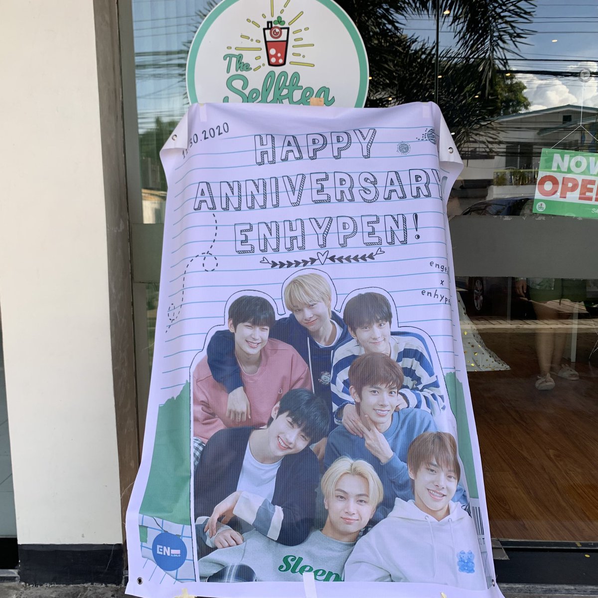 enhypeniloilo's tweet photo. [D-DAY]

Into the 1DERLAND: 'The Magnificent Cupsleeve Event' 🌱￼

It’s finally D-DAY!! 💚

ENGENEs! We are now ready to celebrate ENHYPEN’s first anniversary! 💚 

See you in a while, ENGENEs! 💚🌱

#ENHYPEN #ENHYPENCSE #ENHYPENANNIVERSARY #INTOTHE1DERLAND https://t.co/AKDRZ7Op6y