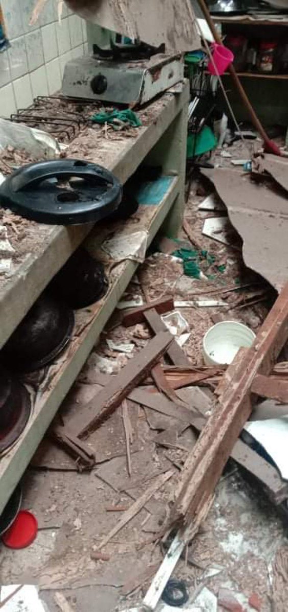 Sesiri's tweet photo. #GasExplosions
This isn’t just nothing. It breaks my heart to seeing another explosion 💥 at one of my teacher’s place, Dayaratne sir’s. This needs to be investigated immediately Pres @GotabayaR. Looking forward to seeing action ASAP. https://t.co/HoKr07Sra6