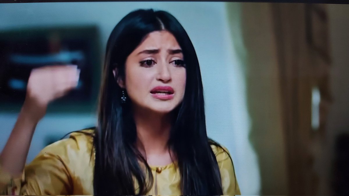 #SinfeAahan "Mein yeh chahtee hoon key mein sirf shadee kay liyay na jiyon. Shadee honi hogee to ho jaaye gee". The most impactful dialogue and thought. A much needed mind set change. Ofcourse with the balance of not undermining or going against the concept of shadee.