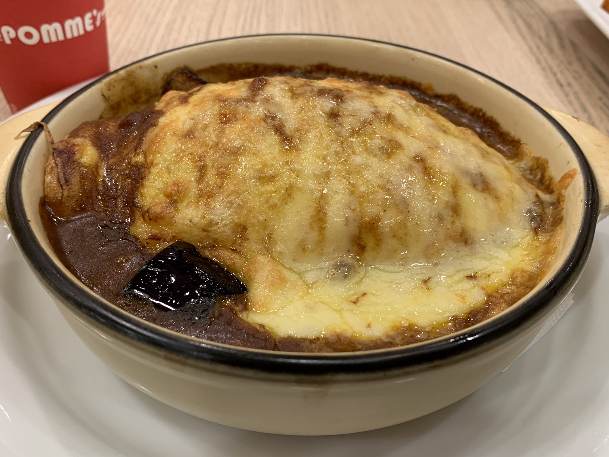 合格𝝠𝗦𝗦𝗜𝗦𝗧𝗠𝝠𝗡 素直にオムライスは食べない カレードリアがふわふわ卵に包まれて たっぷりチーズに覆われている 絶妙に存在感を示す茄子がいい感じ 802いただきます ポムの樹 焼きカレーオムライスドリア T Co Rvwim2xxfa Twitter