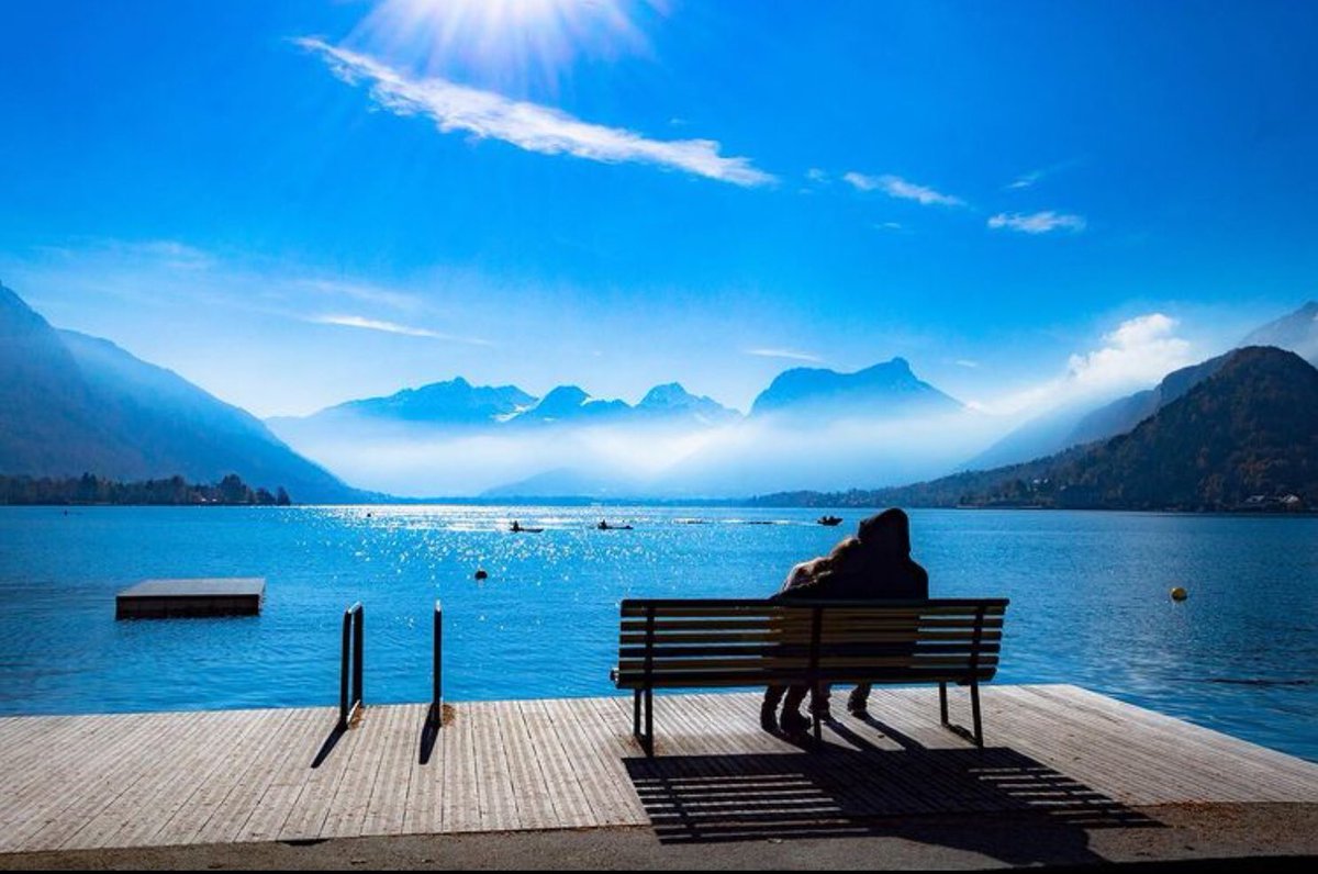 MassifDu's tweet photo. LAC D’ANNECY / HAUTE-SAVOIE … s’aimer tout simplement… #montagne #montagna #montaña #mountains #山 #berg #горы #планини #natur #bjerge #vuoret #βουνά #hegyek #bergen #fjellene #sun #annecy #hautesavoie #hautesavoiexperience #hautesavoie_dep74 #hautesavoie74 📸 @maricorelle https://t.co/s3jHiawQ56