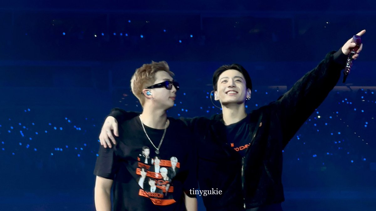 tinygukie's tweet photo. these two kept coming to my side of the stage hehe 🥰 #PTD_ON_STAGE_LA #PTD_ON_STAGE #PTD_ON_STAGE_LA_Day1 @BTS_twt https://t.co/wmeXH4Uj1t