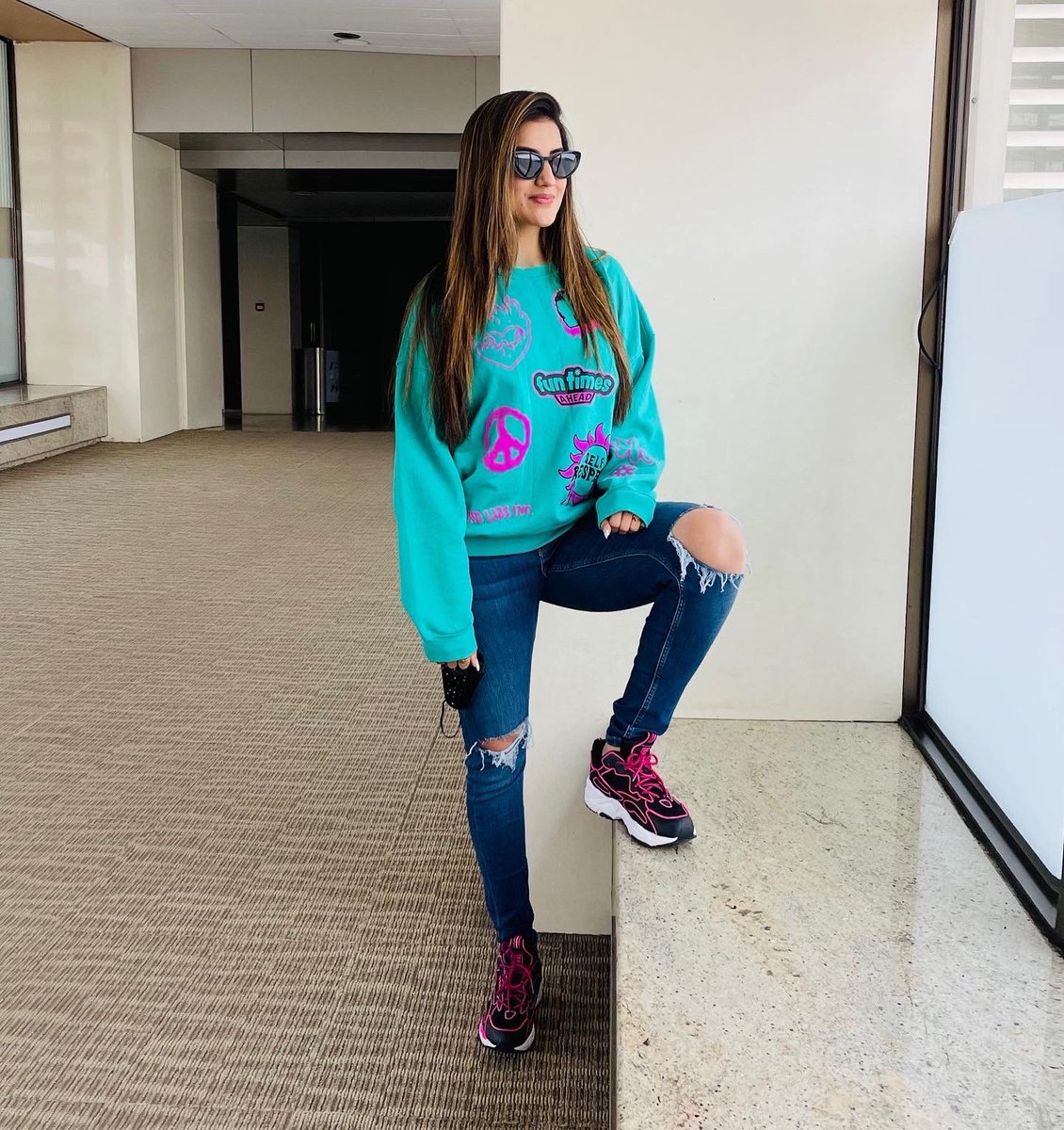 AKSHARASINGH1's tweet photo. Joyful style 😍❤️

Are you ready for winter ? ❄️ 

#flyingkiss #travelingram #patnacalling 🤗 https://t.co/Wfa3LPuXRn