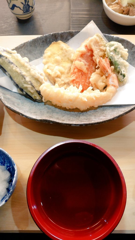 FCb750's tweet photo. 炭火焼き食事処山法師@
ひたちなか市
天ぷら定食+もつ煮込み
骨董市の帰りに寄りました
天ぷら&amp;もつ煮込み美味いね😋
此処は常陸牛がメインみたいね🤔
常連さんによると❗
ネギトロ丼魚料理も美味いらしい
今度は焼き肉&amp;魚料理を食べ様🤩
御馳走様でした🙏 https://t.co/GSJK1rcIgQ
