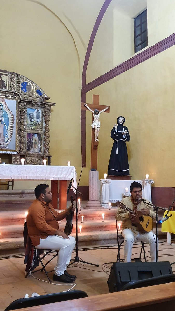 armoherbertz's tweet photo. Cierre del Festival de Música Antigua y Barroca Los Fundadores en el templo de San Nicolas en Cerro de San Pedro, con el concierto A lo profano y lo divino de Eloy Zúñiga El Zurdo, acompañado de Manolo Zavala en el violín. #SeCultSLP #XXIVFestivalDeMúsicaAntiguaYBarroca https://t.co/Il6Mr5ierl