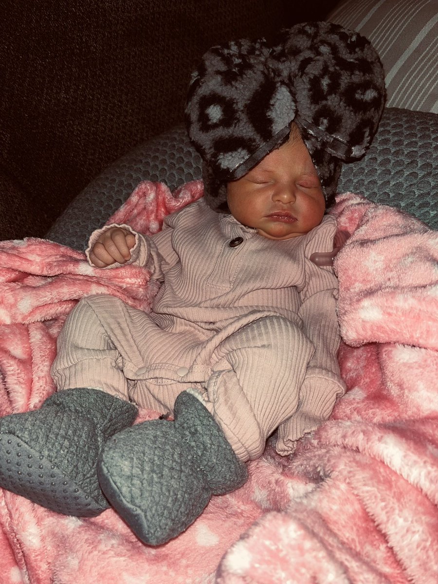 taylorborlaug's tweet photo. colsie reese, you complete me 🎀 https://t.co/y1X36hWNBi