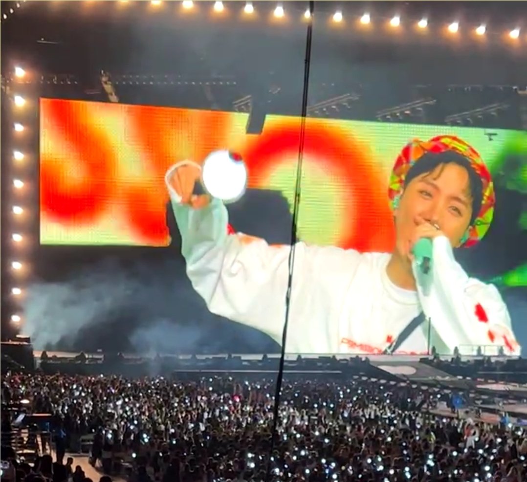 xanjustt's tweet photo. 📸Hilo de fotos que alcancé a tomar con la mejor calidad📸
[1er día]

#PTD_ON_STAGE_LA #FirstConcertBTS_LA
#BTS
#FirstConcertBTS_LA

@BTS_twt https://t.co/FeQOJzyl0D