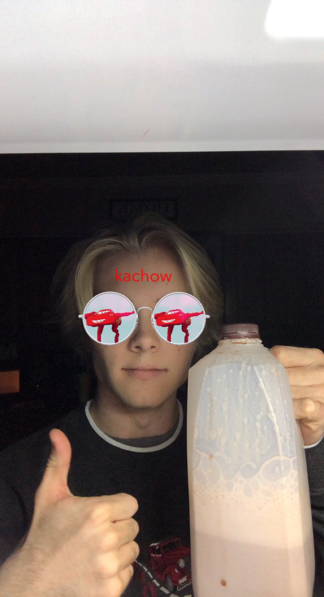 Gray_S00n's tweet photo. milk https://t.co/h3nuuf8ku7