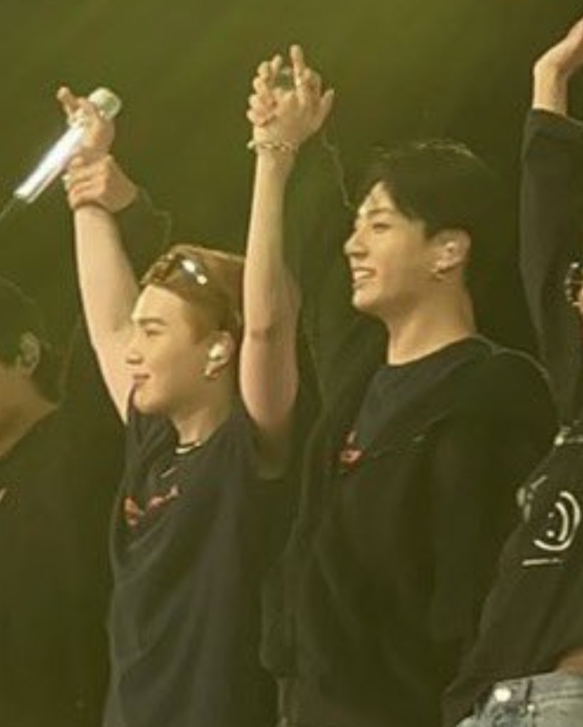 yoonkoous's tweet photo. 😭 https://t.co/VI5DuP5oi1