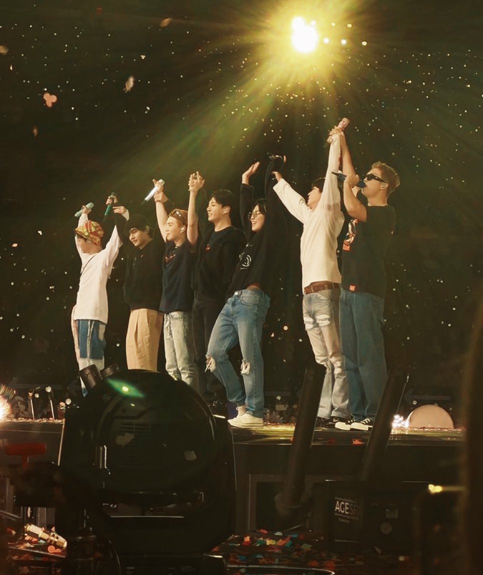 EmmaHelen17's tweet photo. ONE DAY 💜💜💜💜💜💜💜 https://t.co/9bCJ793zXJ