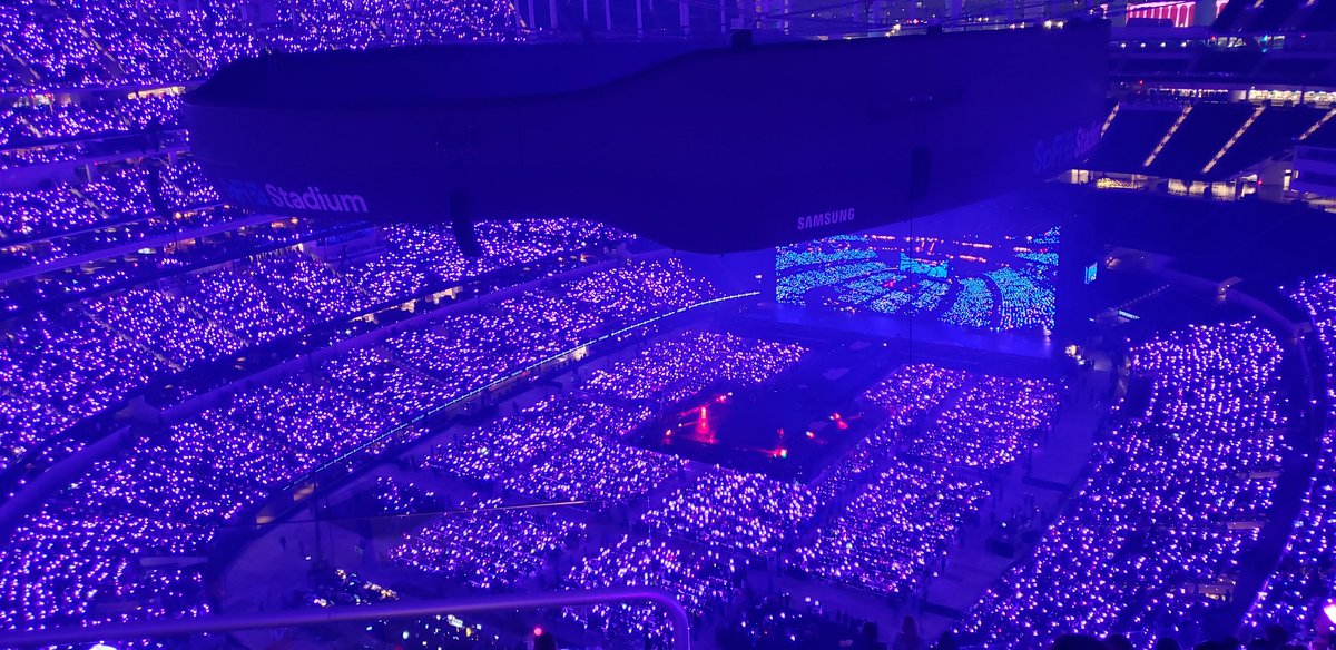 EmmaHelen17's tweet photo. ONE DAY 💜💜💜💜💜💜💜 https://t.co/9bCJ793zXJ