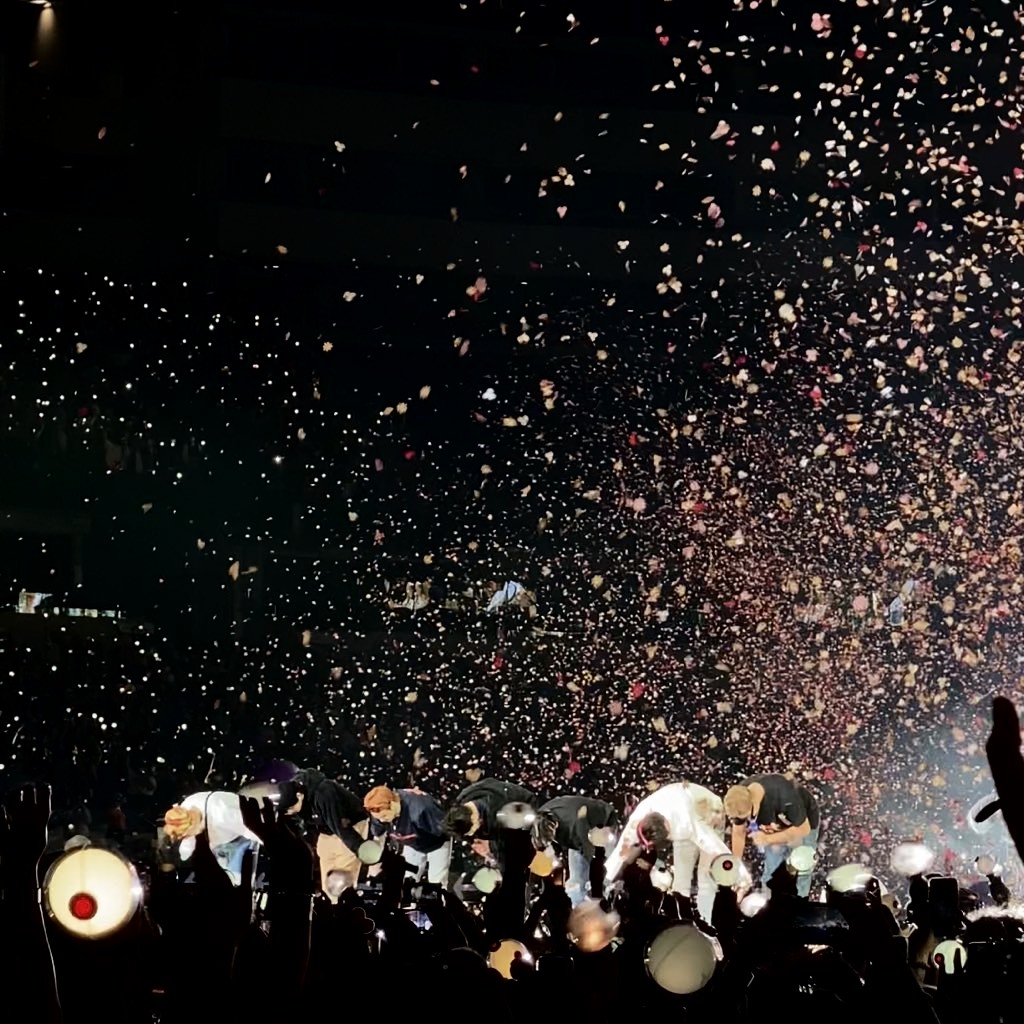 VK123091613's tweet photo. 211128 THANK YOU BTS 😭 @BTS_twt 보라해💜😭
KIM NAMJOON 
KIM SEOKJIN
MIN YOONGI
JEONG HOSEOK
PARK JIMIN
KIM TAEHYUNG
JEON JUNGKOOK
LOVE OF MY LIFE🤟💖 https://t.co/0Y1i9lOTus