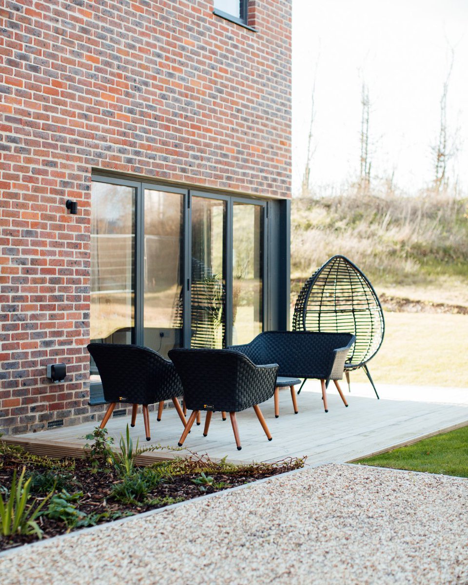 We just love a contemporary country design. With large windows, open-plan spaces and roof lights to flood the property with natural light, you're truly connected to nature with your own holiday home at Silverlake Dorset.

l8r.it/1KGR