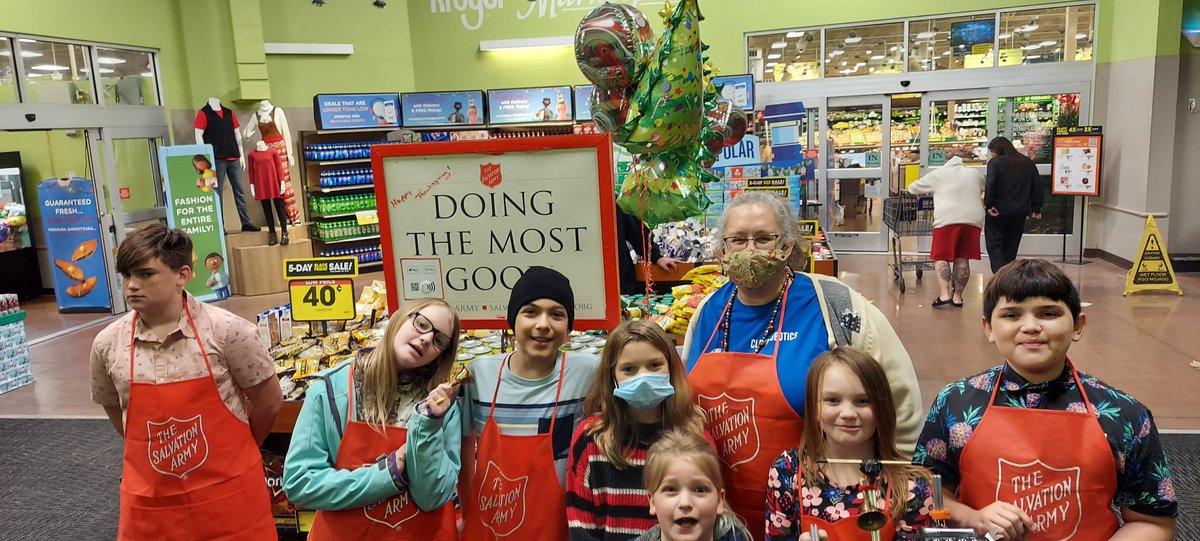 CluteRobotics's tweet photo. Clute Robotics Team Aries volunteering to Ring the Bell for Salvation Army over Thanksgiving Break. The most common question when people saw the robot driving around: "Did y'all build that?" So amazed at what these kids can do!
@BrazosportISD @tmfulton1 @FTCTeams @FIRSTinTexas https://t.co/Gh5zf0kl79