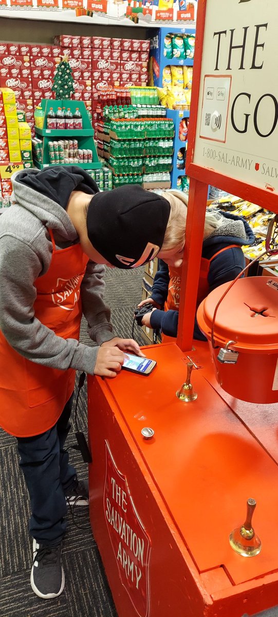 CluteRobotics's tweet photo. Clute Robotics Team Aries volunteering to Ring the Bell for Salvation Army over Thanksgiving Break. The most common question when people saw the robot driving around: "Did y'all build that?" So amazed at what these kids can do!
@BrazosportISD @tmfulton1 @FTCTeams @FIRSTinTexas https://t.co/Gh5zf0kl79