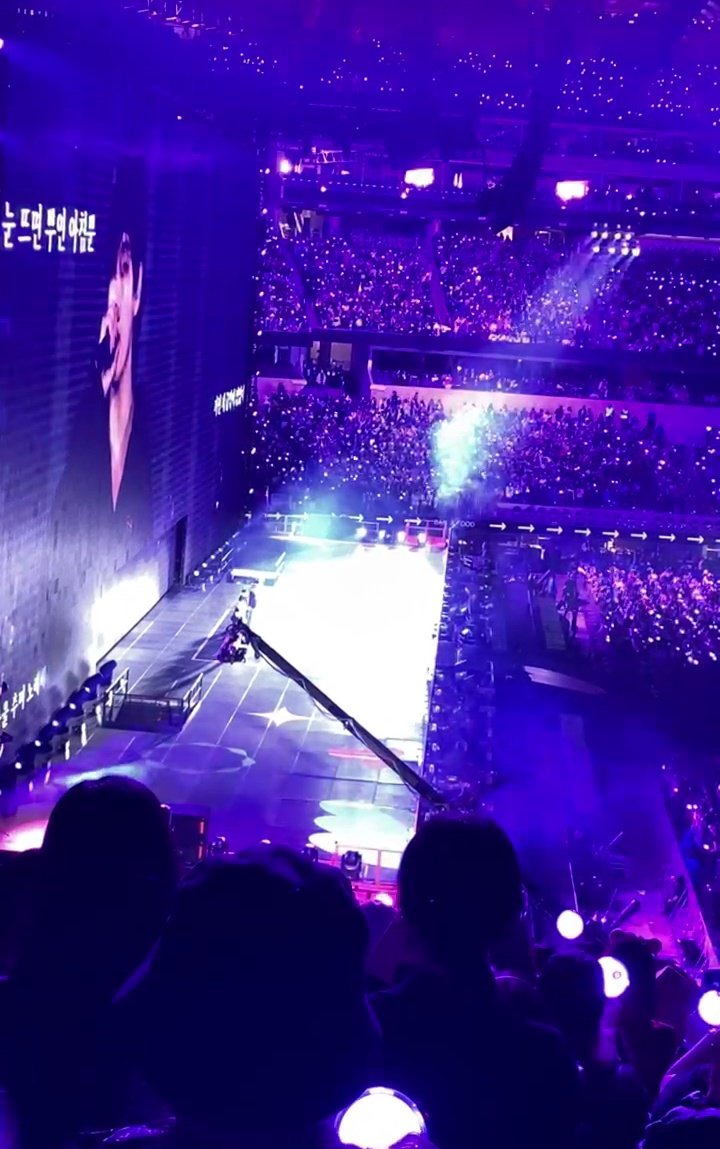 El verdadero purple ocean 💜🌊 @BTS_twt #PTD_ON_STAGE_LA