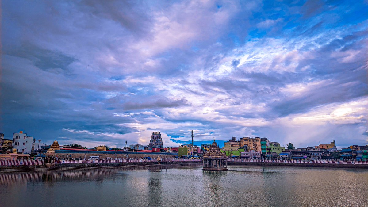RitheshBalaji16's tweet photo. Cloud Games after Rains! 💙🌬🌫
#Clouds #sky #ChennaiRains2021 #ChennaiRain #tiruvallur #photography #MobilePhotography #streetphotography #Nature #IncredibleTemples #India #SouthIndia #temple #aesthetic #SamsungGalaxy https://t.co/yN7tqtrzQW