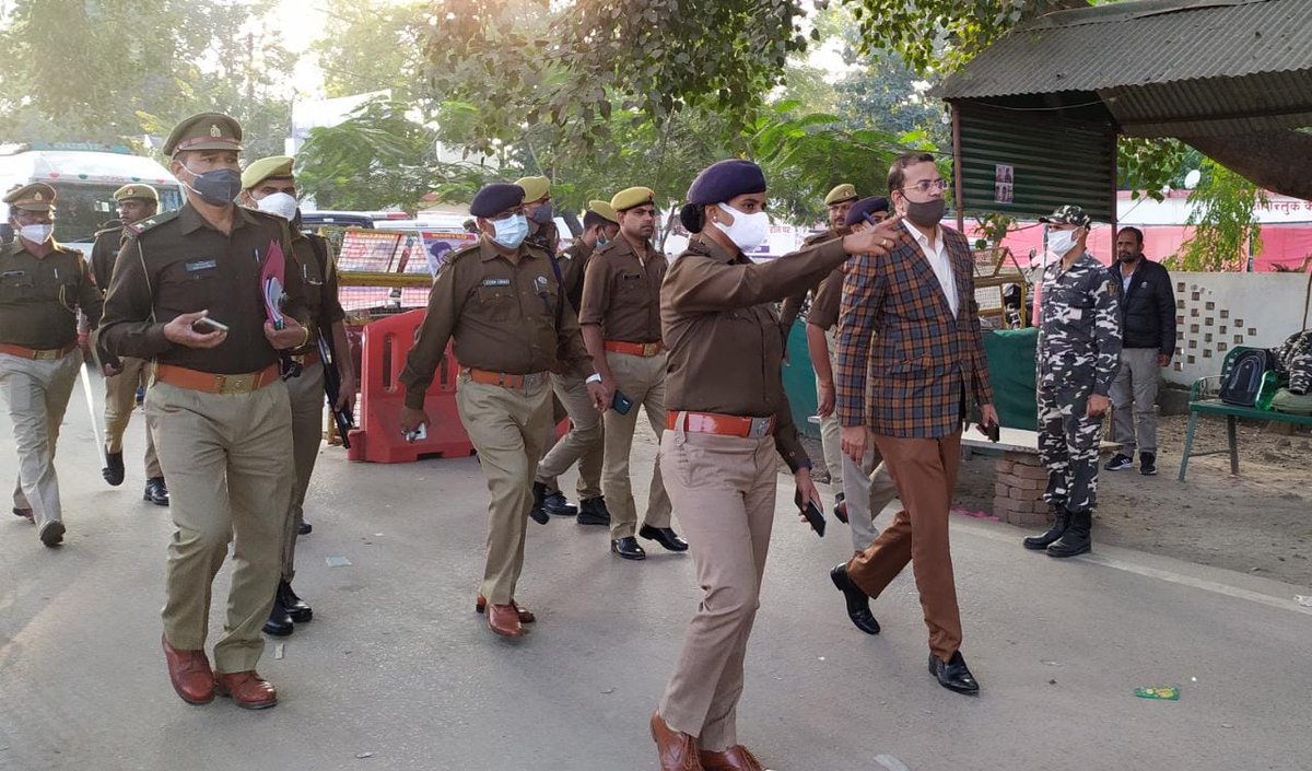 bahraichpolice's tweet photo. #digdevipatan द्वारा #SPBahraich @sujatasinghips के साथ #नेपाल_बॉर्डर का भ्रमण किया गया व अंतरराष्ट्रीय बॉर्डर से सटे थानों के थाना प्रभारियो के साथ मीटिंग कर आवश्यक दिशा निर्देश दिए गए। #UPPolice https://t.co/t2DsZkC4Kb