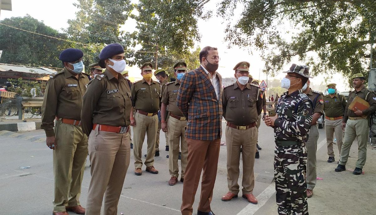 bahraichpolice's tweet photo. #digdevipatan द्वारा #SPBahraich @sujatasinghips के साथ #नेपाल_बॉर्डर का भ्रमण किया गया व अंतरराष्ट्रीय बॉर्डर से सटे थानों के थाना प्रभारियो के साथ मीटिंग कर आवश्यक दिशा निर्देश दिए गए। #UPPolice https://t.co/t2DsZkC4Kb