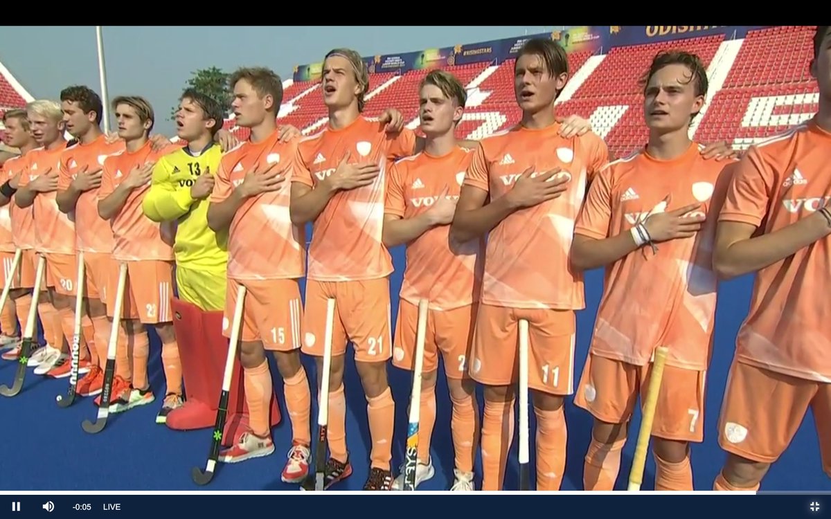 Wat een mooi moment! Steven maakt zijn officiële interland debuut tijdens het WK U21 in India. In de laatste poulewedstrijd tegen USA verdedigt hij in de tweede helft het doel. Weinig te doen. In de laatste minuut nog een strafcorner gestopt. Well done!