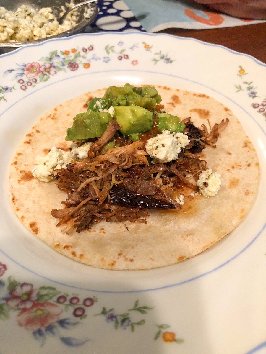 Since we can’t really get good Mexican food here, guess I have to make my own.... this is carnitas with avocado cubes, roasted tomato salsa, and white cheese. I really miss the taco trucks in LA. 😭