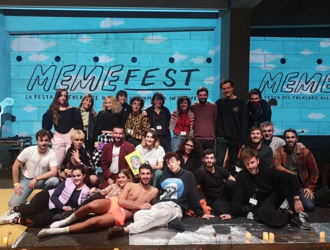 Ahir regidoria del #MemeFest al @cececebe. Organitzat per les <a href="/fillesdinternet/">Filles d'Internet</a> i amb la participació de @badbixsamantha @ainhoamarzol <a href="/janiraplanes/">janira ♡₊˚🪞・₊✧</a> @AlbaLafarga @MarcSarrats <a href="/nguiusa85/">Nuria Guiu Sagarra</a> <a href="/christocasas/">Christo Casas 🍉</a>