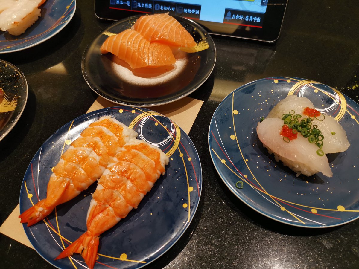 飯塚市のちょっとお高い回転ずし 一太郎へ 🍣 日曜の夕飯時だったから、１時間待ち 😵 新鮮なネタで、どれも身がプリプリしていて、ムチャクチャ美味しいw 😋 お腹いっぱいになるまで食べた 😂 🍣