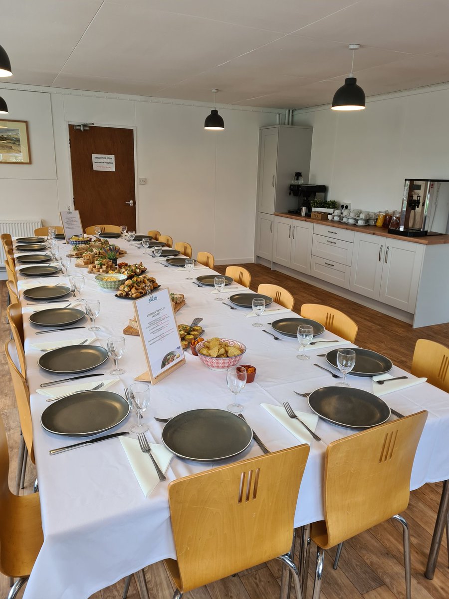 Governors Committee dinner @SibfordOxon Saturday evening in our fresh looking dining room 🥩🍄🥯
@Thomas_Franks_ @SibfordHead @SarahMa12611502
#foodie #cheflife #saturdaydinner #craquelin #homemade