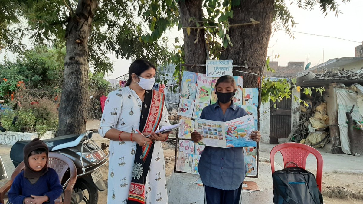 UshaDubey05's tweet image. There are many little ways to enlarge your child’s world. Love of books is the best of all.
#चलता_फिरता_पुस्तकालय
#mobile_Library