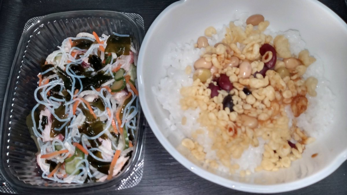 modokitheatre's tweet photo. 本日の遅目の夕飯!!今日はめっちゃ忙しかったので適当夕飯😅 ご近所さんからの「おっそわけ」タコの酢の物とお馴染みの「天かすご飯」😂 昨日半年ぶりに電源を入れた #京セラ #AndroidoneS6 にてあらためて撮影してみた!!😅 いただきまーす!!🐙🦑?🥒🥕🍚😋😅😂 https://t.co/X6BaOfStiD