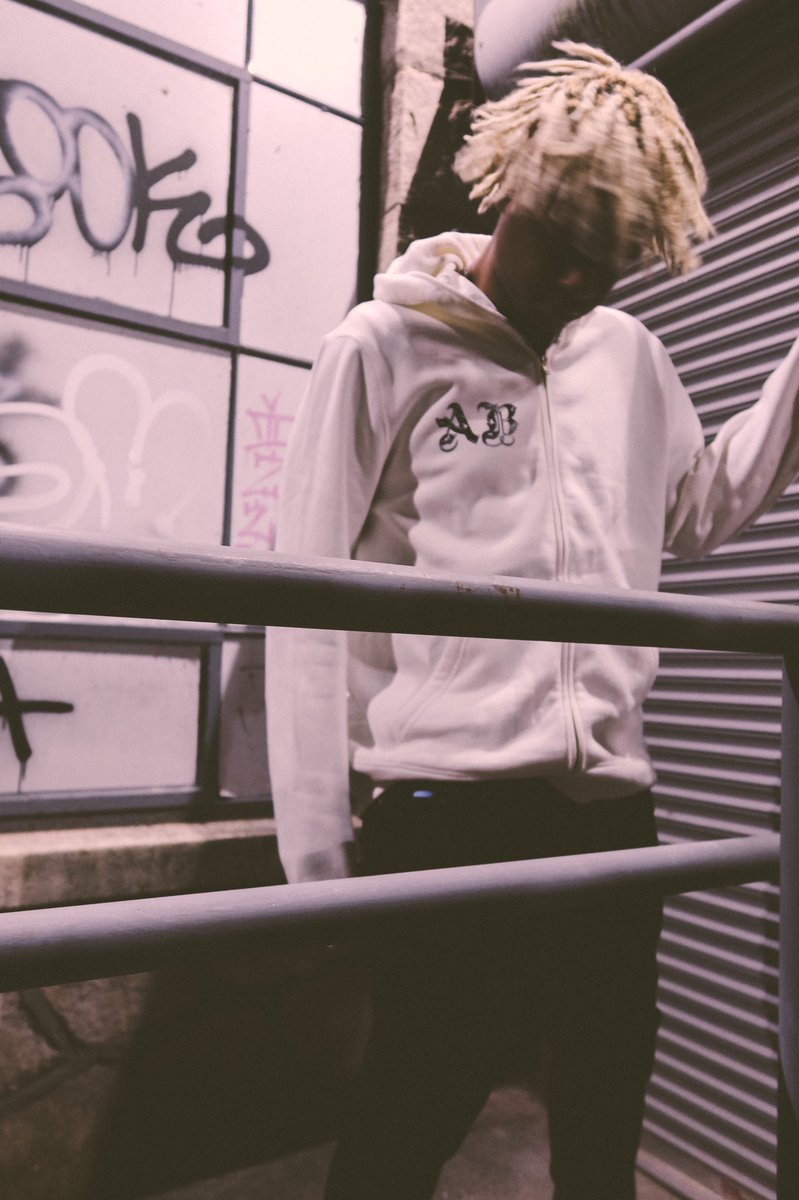 GIVENCHYBASTARD tweet media