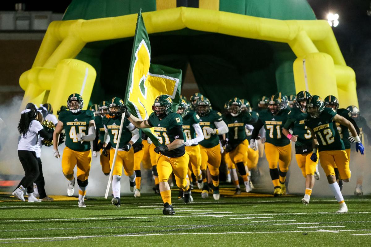 DMarie1257's tweet photo. Huntington highs win over Cabell Midland in the state AAA playoffs ( semi finals ) #1 HHS is 13-0 and will play #2 Martinsburg 12-1 in the AAA title game.  #HHS #GoHighlanders https://t.co/VCZQTTXVbc