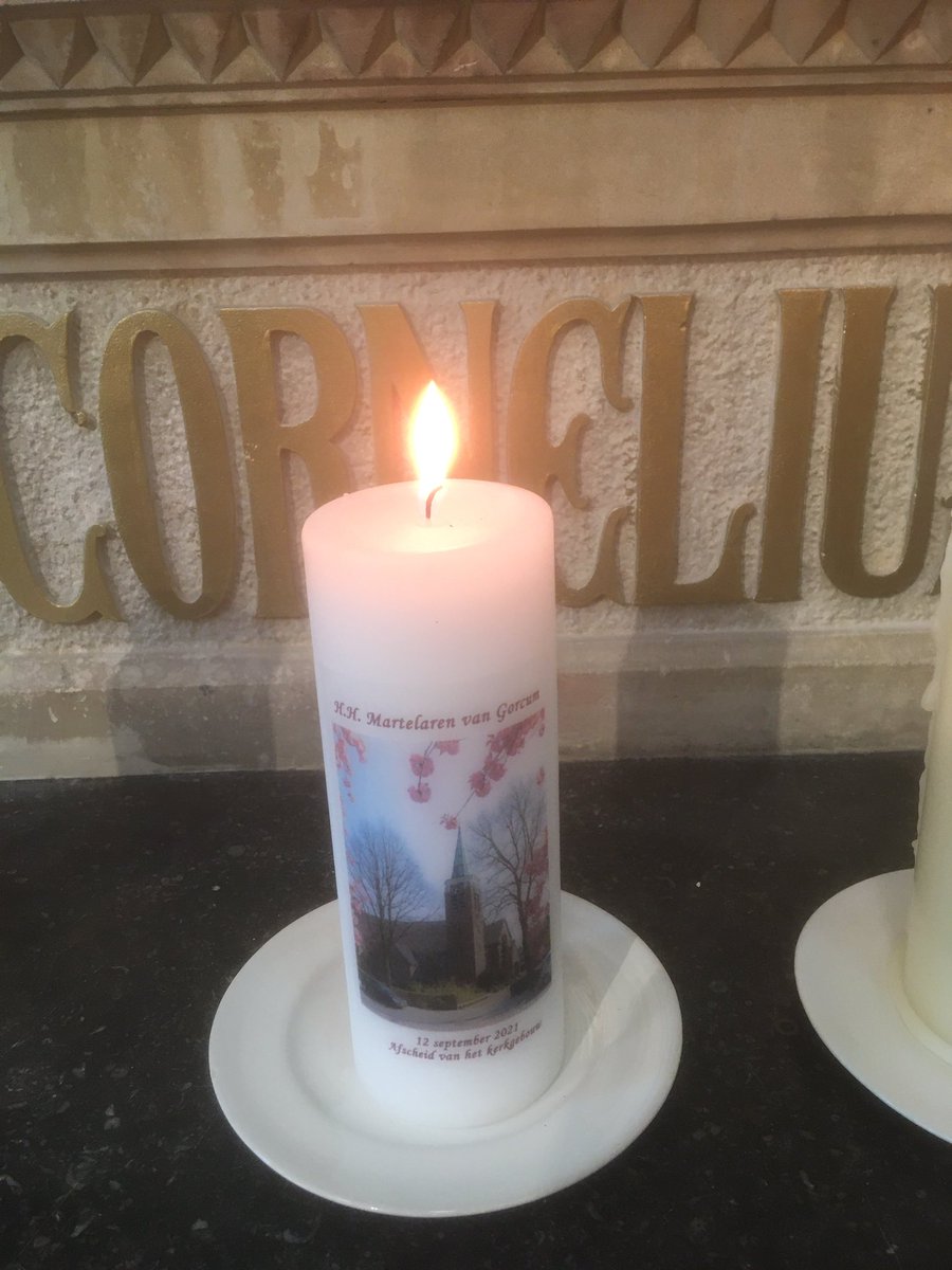 CorneliusLimmen's tweet photo. Tijdens de vieringen brandt er een kaars van de parochie uit Wormerveer (liturgisch meubilair) en de parochie uit Koog aan de Zaan (kerkbanken) bij ons Corneliusaltaar. Dit alles als teken van dankbaarheid en verbondenheid met deze parochiegemeenschappen. https://t.co/1Hr47IO1DH