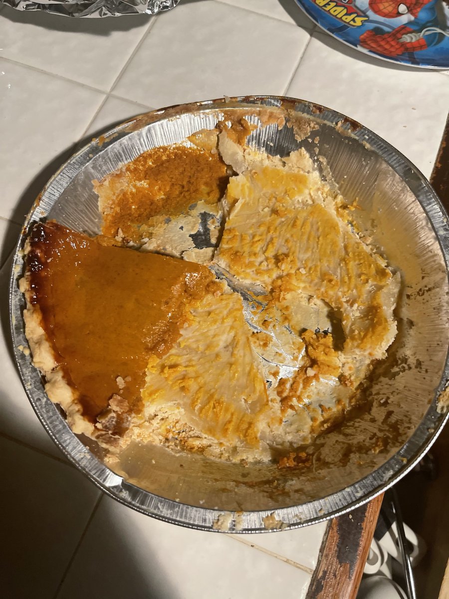 ck_txt's tweet photo. Very happy that I’m gonna take the last slice of Pie https://t.co/mxAkdAMbKo