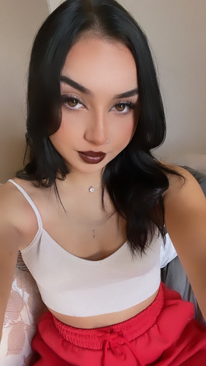 Godessceliaa's tweet photo. maitresse veux 20 sur son verse, on se dépêche les putains! #soumis #moneyslave #fetiche #domina #findom #feetpic #slowdrain https://t.co/cBPeHDyrFl